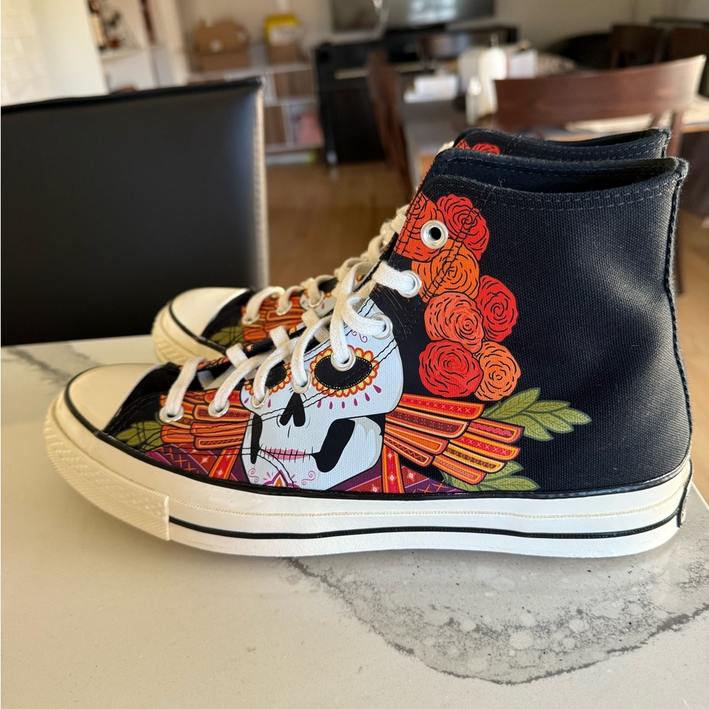 Converse high top Dia de Los Muertos size 10.5